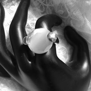 🎀 Silver and Pearl like ring